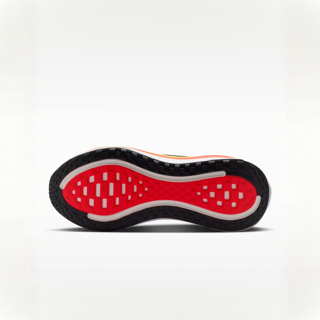 Vomero Plus Black Red