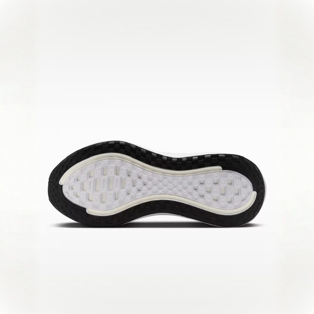 Vomero Plus Black White